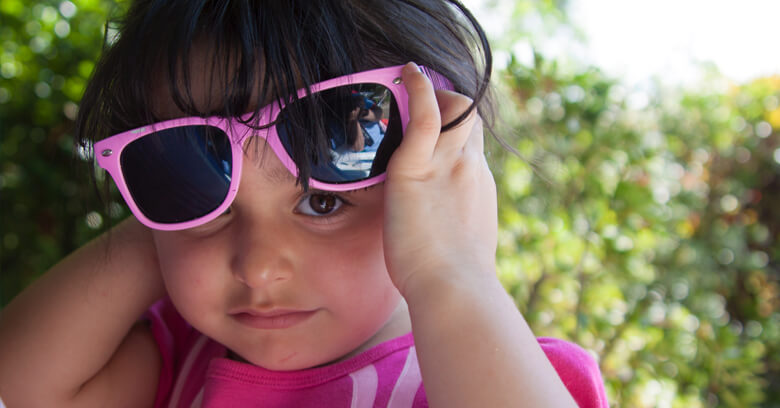 Por qué los niños deben usar gafas de sol y cuáles